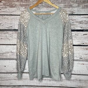 White Birch Lightweight Sweatshirt Size Small Gray & Animal Print Sleeves V-Neck